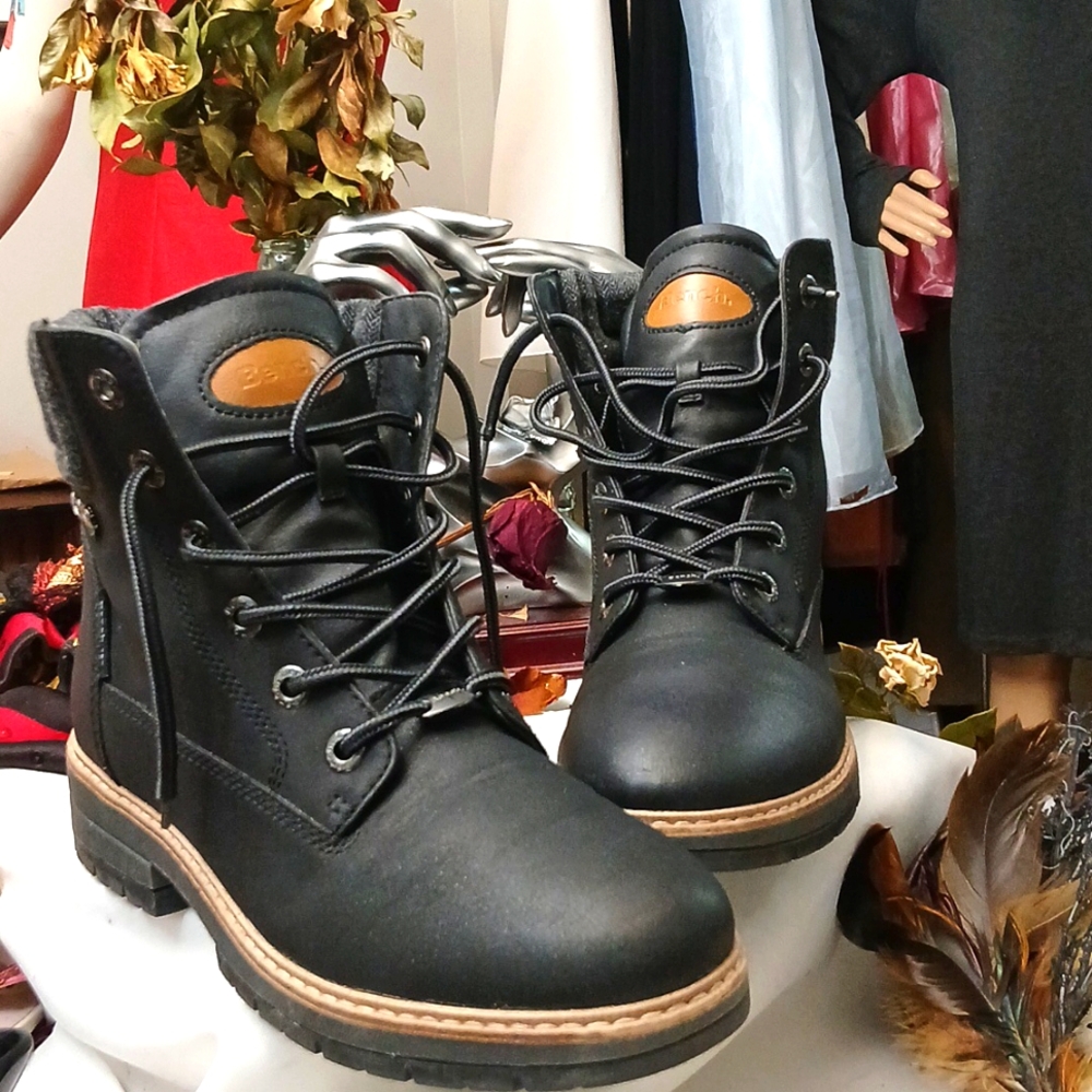 Black Bench. Boots